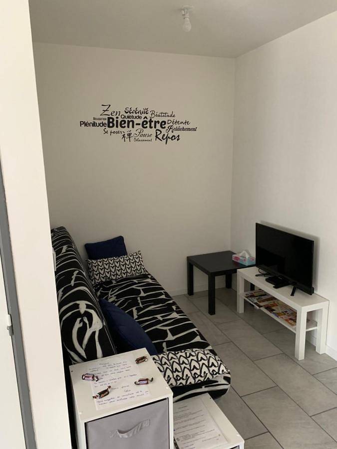 Two-Bedroom House in Dompierre-sur-Besbre, Allier