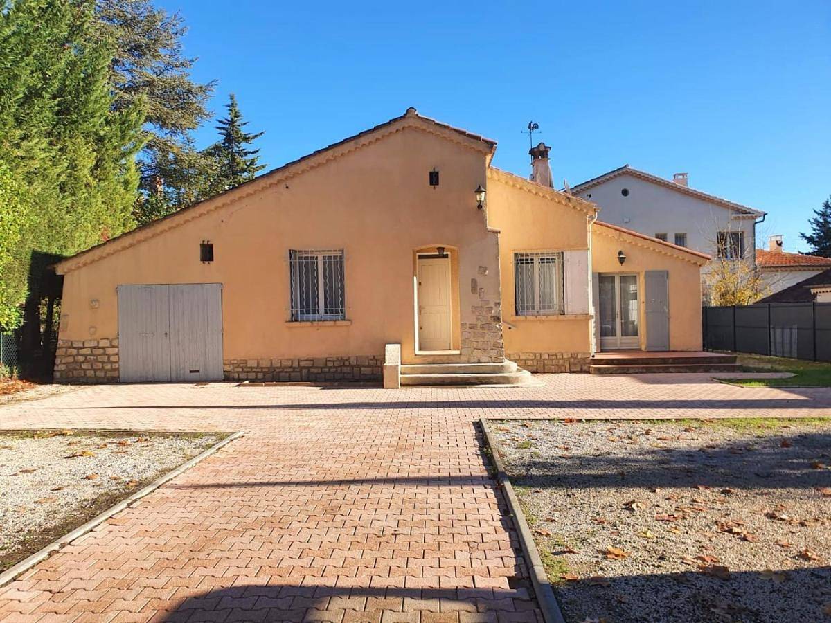 Three-Bedroom Villa in Aix-en-Provence, Aix-en-Provence en omgeving