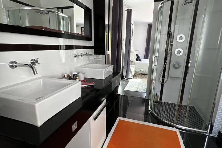 Villa für 8 Personen, mit Whirlpool und Balkon sowie Garten - 1