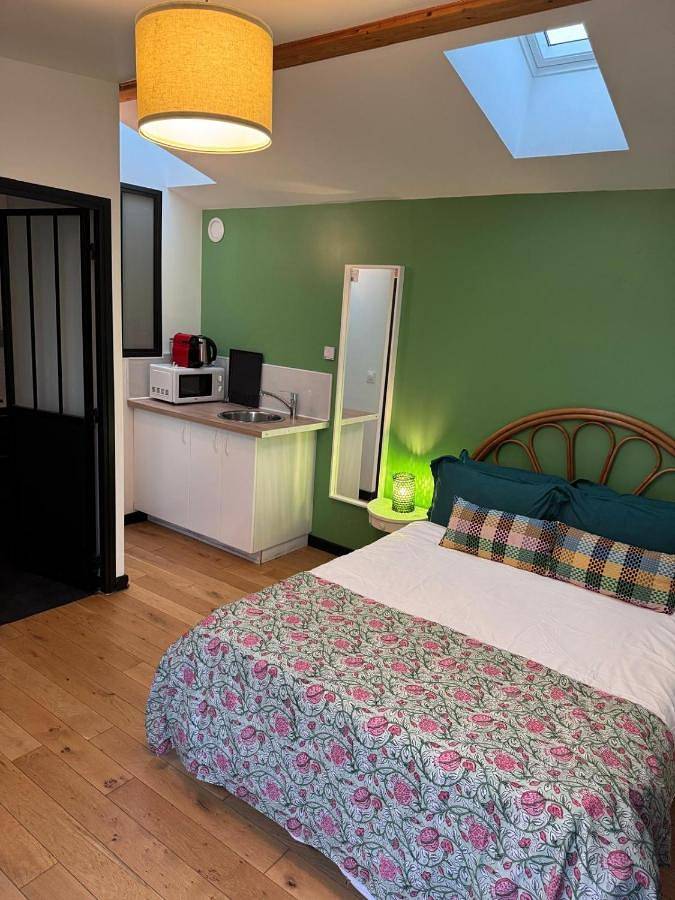 Appartement entier, Green&Purple Studio 24-24 Access in Bois-Colombes, Hauts-de-Seine