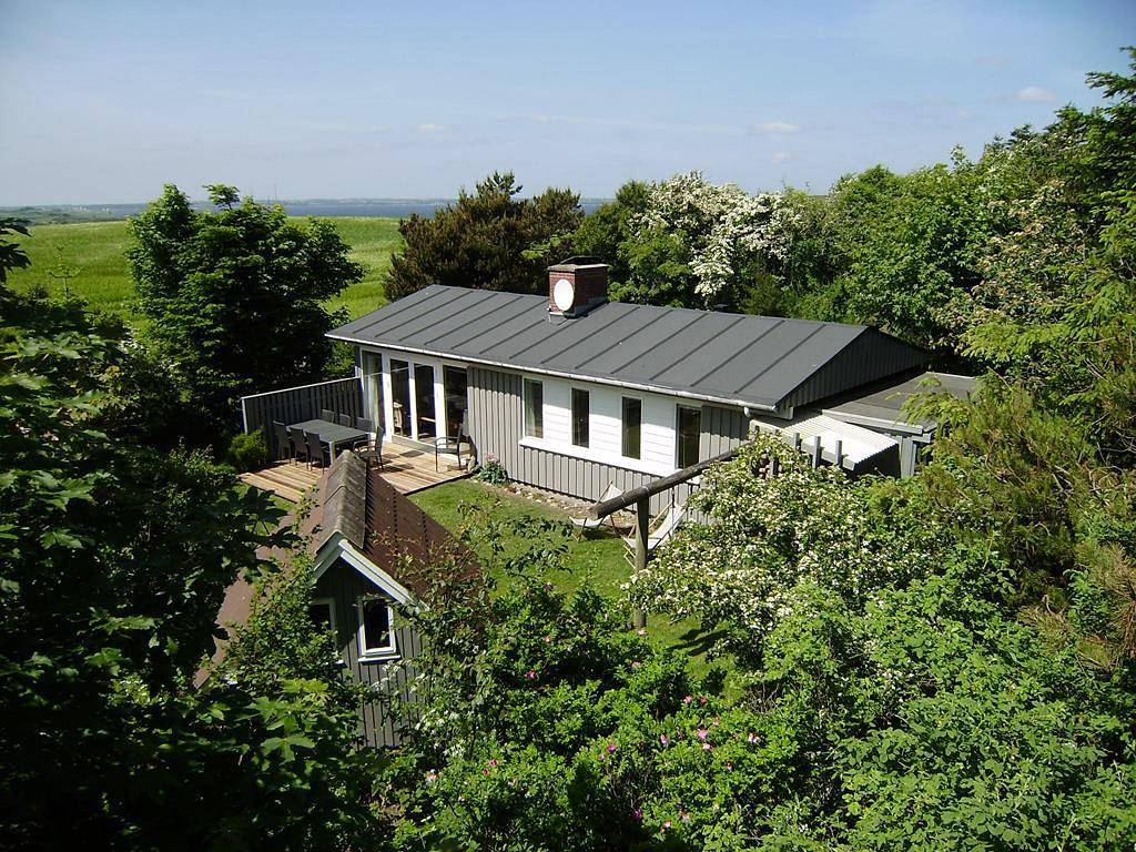 70m2 schönes Holzhaus auf 11.000 m2 Naturgrundstück mit Wald und Hügeln. Ein Ort für wahre Naturliebhaber. in Erslev, Morsø