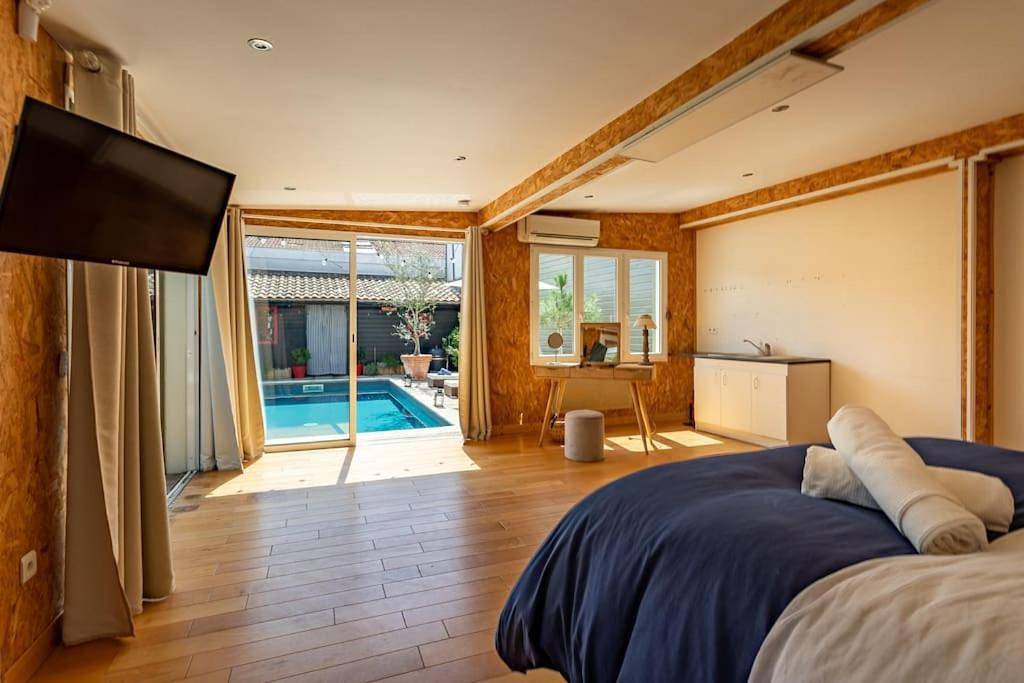 Three-Bedroom Apartment in Bacalan, Bordeaux