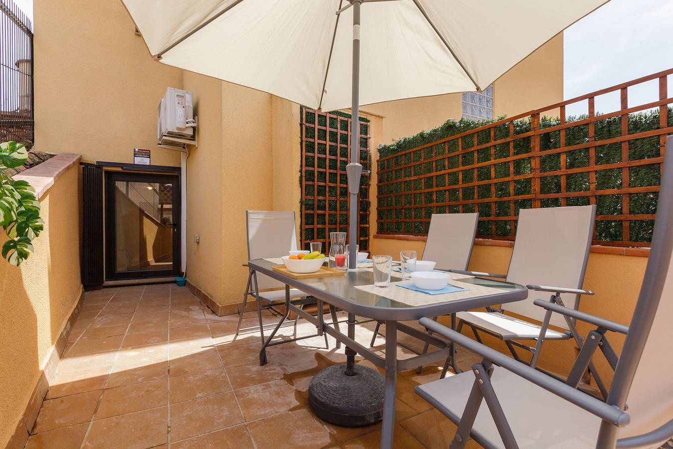 Apartamento entero, Apartamento 'Sauc Beach' con terraza privada, Wi-Fi y aire acondicionado in Canet de Mar, Costa del Maresme
