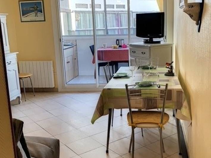 Ganze Wohnung, 2-Sterne-Wohnung mit Parkplatz und Haustiere erlaubt, nahe den Thermen in Balaruc-les-Bains, Mittelmeerküste (Frankreich)