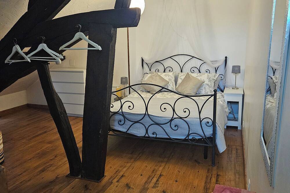 Character 300 year old cottage 100 metres from the Loire, sleeps up to 5 in Pouilly-sur-Loire, Vallée de la Loire