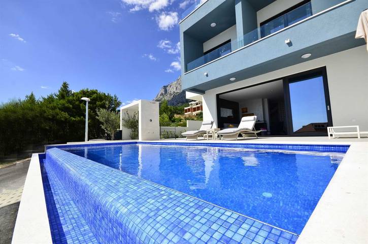 Villa für 8 Personen, mit Pool und Balkon sowie Garten in Makarska