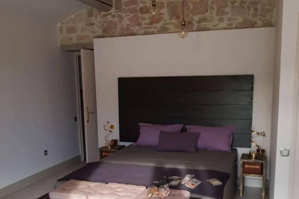 Confort en nature dans un mas du 17 ème, prix par chambre in Saint-Gervais, Région de Nîmes