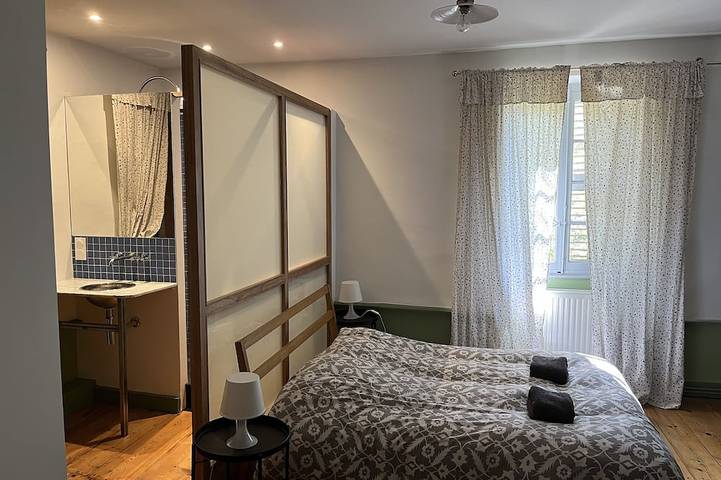 Location de vacances pour 13 personnes, avec terrasse ainsi que jacuzzi et jardin à Chambéry - 2