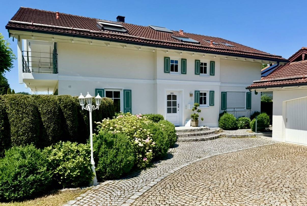 Ganze Ferienwohnung, Ferienwohnung Ober - Ferienwohnung mit 1 sep. Schlafzimmer in idyllischer Lage, Terrasse, 45qm in Prien am Chiemsee, Chiemsee