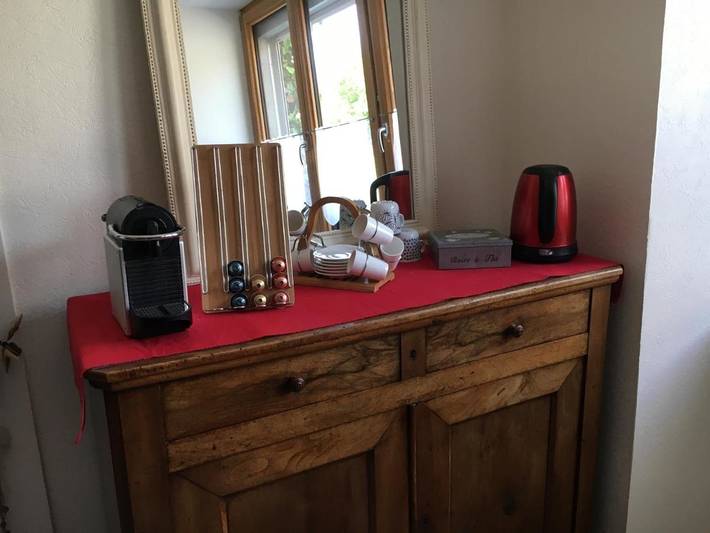 Location de vacances pour 3 personnes, avec terrasse ainsi que vue et jardin dans Mesnay - 4