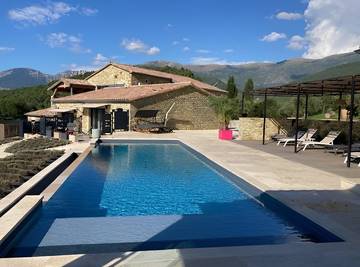 Cottage pour 2 personnes, avec piscine ainsi que jardin et jacuzzi à Crupies