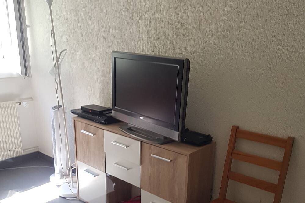 Ganze Wohnung, Kleines freundliches Studio, nahe dem Zentrum von Genf, ruhig in Genf, Genfer See