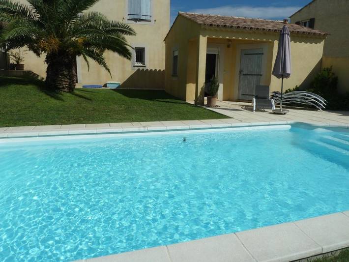 Alojamiento y desayuno para 2 personas, con terraza además de jardín y piscina - 1