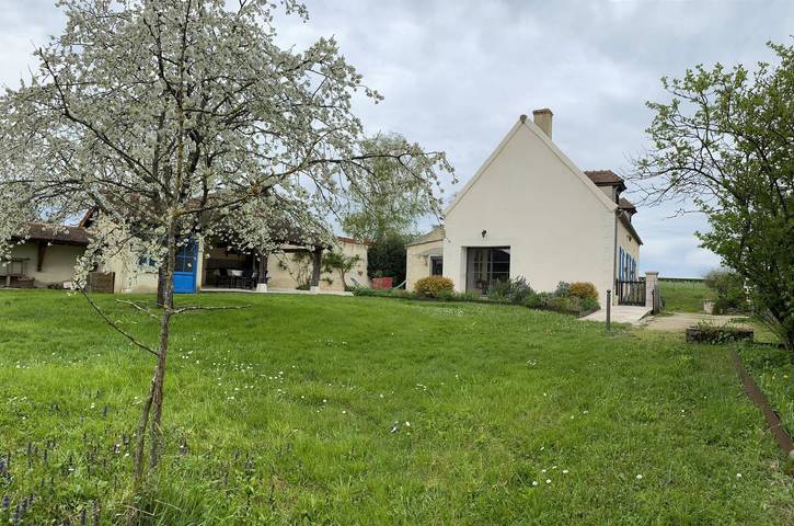 Gîte pour 8 personnes, avec terrasse et jardin à Saint-Loup-Géanges