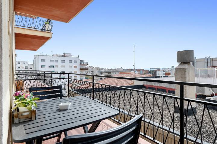 Apartamento entero, Apartamento '5 Minutos De La Playa Torredembarra' con balcón, Wi-Fi y aire acondicionado in Torredembarra, Costa Dorada