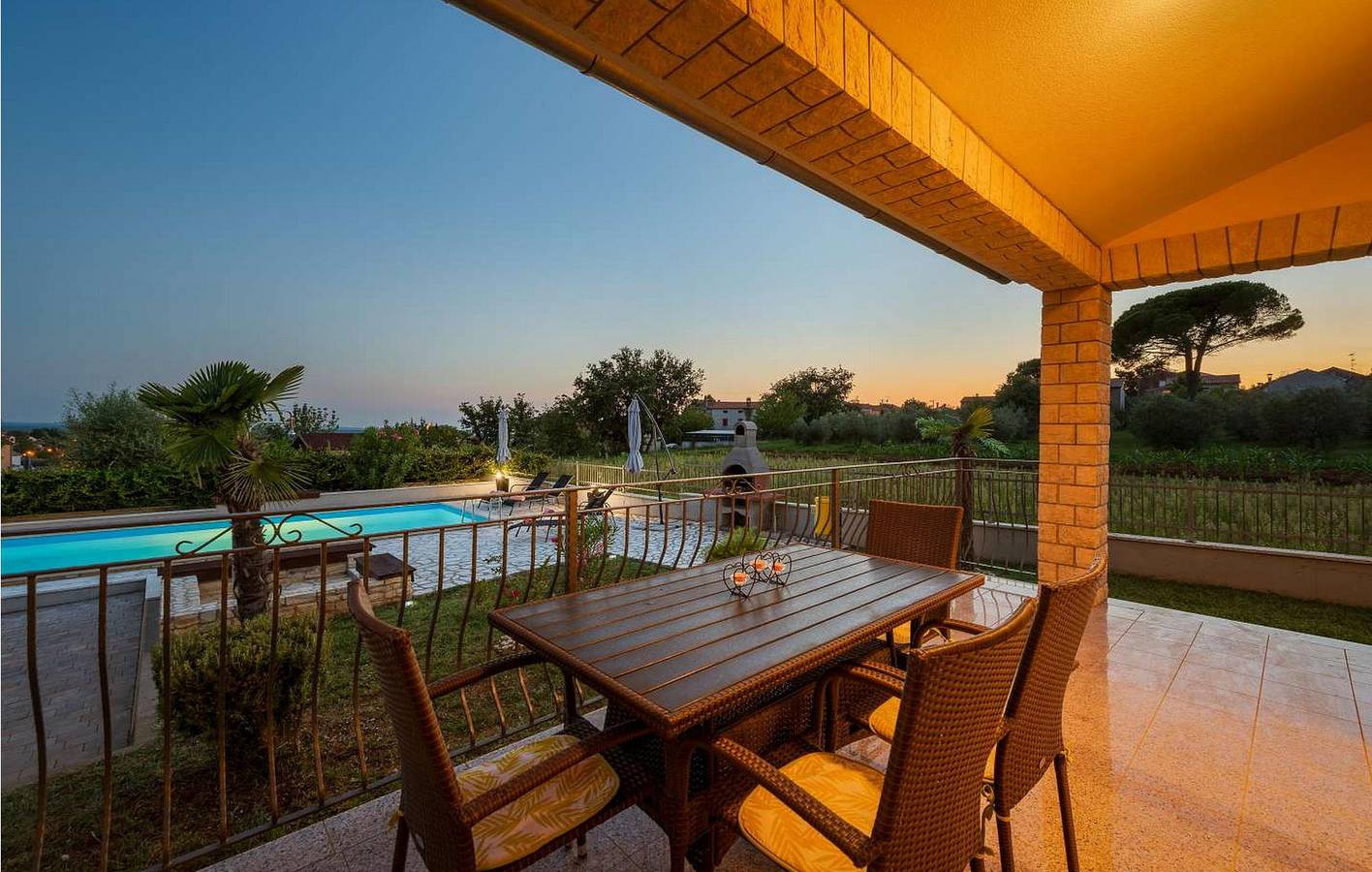 Geräumige 2-Zimmer-Wohnung mit Pool, WLAN und Parkplatz in der Nähe von Labinci in Kastelir, Općina Kaštelir - Labinci