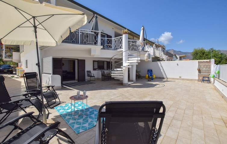 Gîte pour 6 personnes, avec terrasse à Alcamo Marina - 2