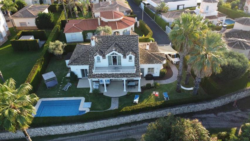 Chalet para 7 personas, con Balcón y Jacuzzi además de Terraza y Jardín en Safor