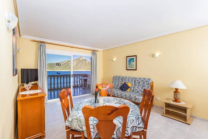 Ferienwohnung für 4 Personen, mit Balkon und Terrasse sowie Pool und Ausblick in Sant Elm