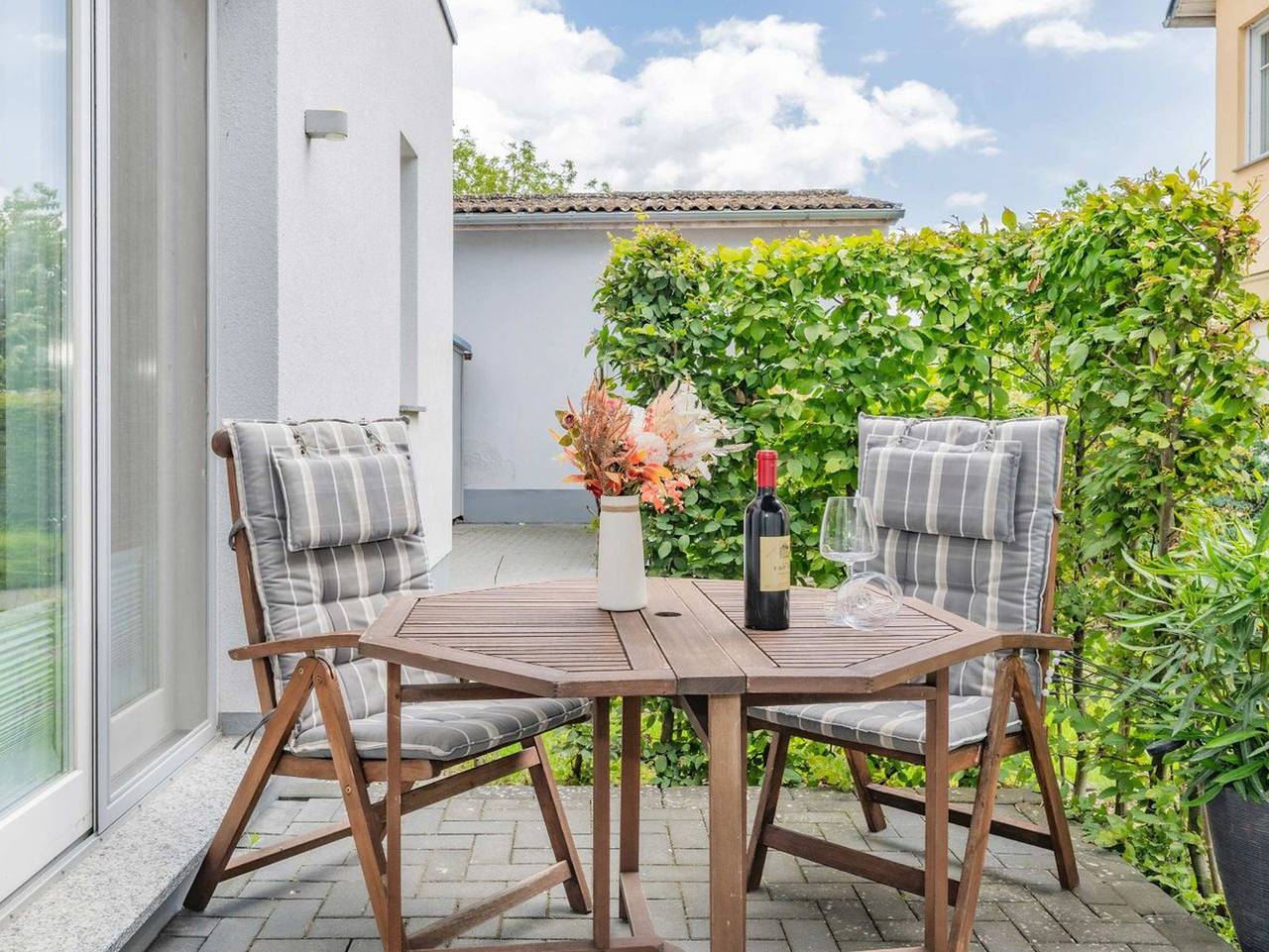 Ganze Ferienwohnung, Kuschelnest - Gemütliche Ferienwohnung mit Terrasse & Haffblick – ruhige Lage am See in Kamminke, Usedom
