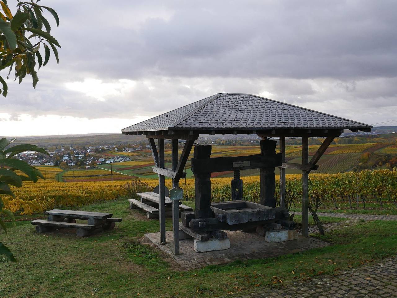 Ganze Ferienwohnung, Ferienwohnung an den Weingärten - Ferienwohnung mit 2 Schlafzimmer und Terrasse in Rheinhessen