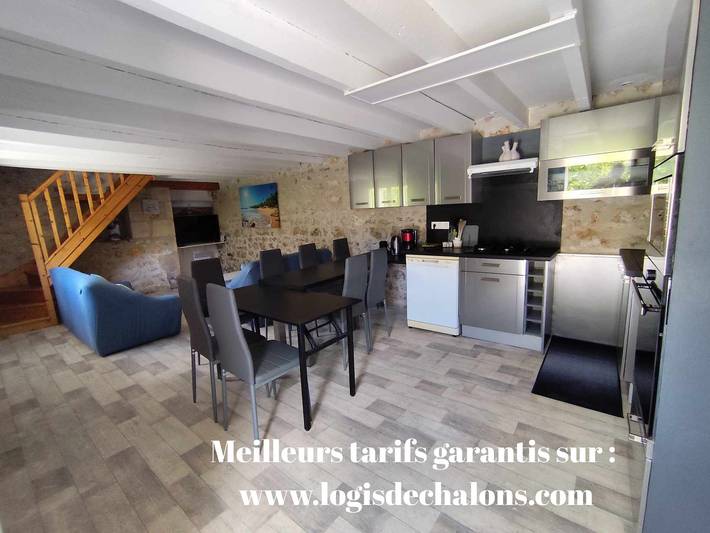 Gîte pour 8 personnes, avec jardin ainsi que piscine et terrasse, animaux acceptés