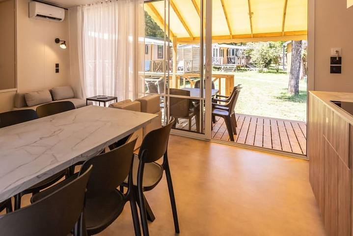 Caravane pour 6 personnes, avec terrasse ainsi que vue sur le lac et jardin à Le Muy - 2