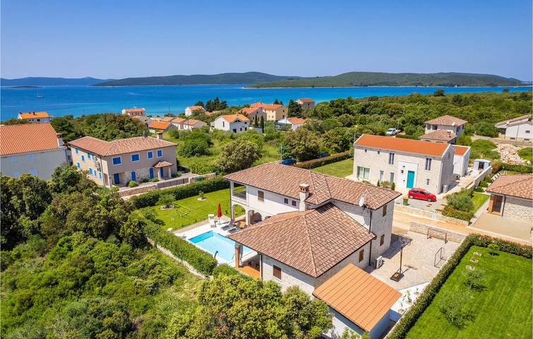 Encantador apartamento de 2 dormitorios con piscina, terraza y a pocos pasos de la playa de Lučica Skrača in lučica Skrača, Ugljan