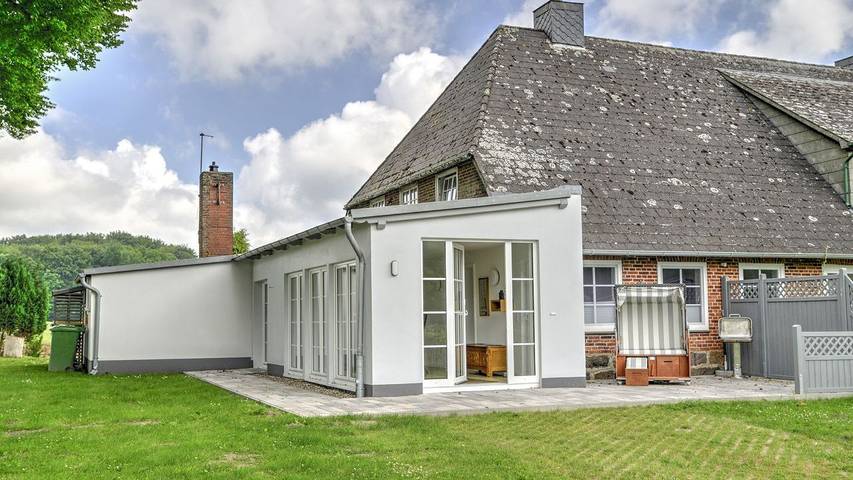 Ferienhaus für 4 Personen, mit Garten und Ausblick in Husby