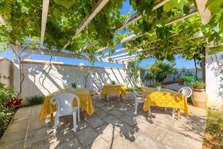 Bed and Breakfast 'Tallyho Melograno' with Shared Terrace, Wi-Fi and Air Conditioning in Salve, Gulf of Taranto