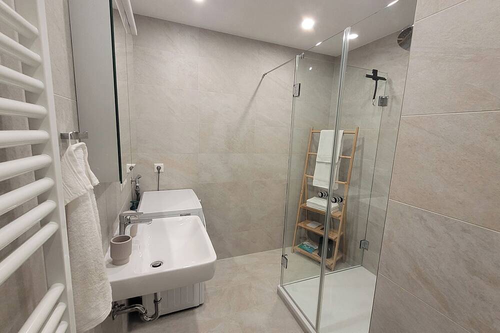 Ganze Wohnung, Stilvolles Wohnen: lichtdurchflutete 3,5-Zimmer Wohnung mit herrlichem Ausblick in Balingen, Neckar-Alb