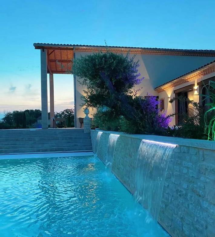 Gîte pour 2 personnes, avec Terrasse et Jardin ainsi que Piscine et Vue dans Valdurenque