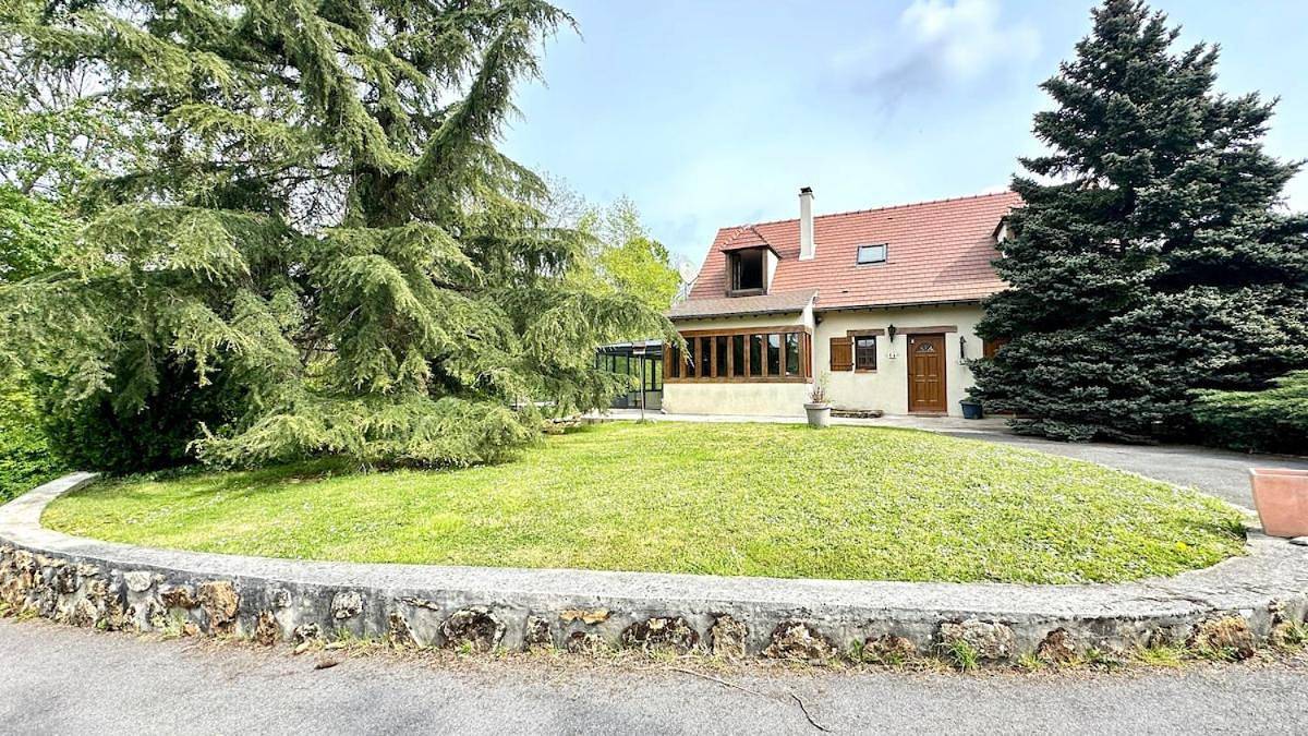 Five-Bedroom House in Chaumes-en-Brie, Seine-et-Marne