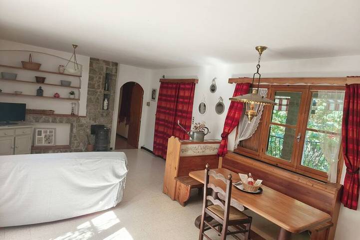 Location de vacances pour 2 personnes, avec Terrasse ainsi que Jardin et Piscine à Balazuc - 3