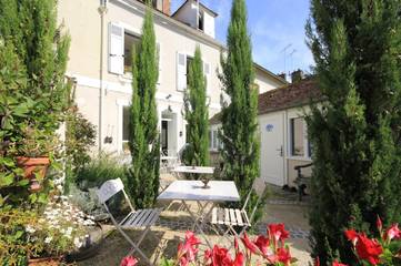 Chambre d’hôte pour 3 personnes, avec jardin ainsi que terrasse et vue à Provins