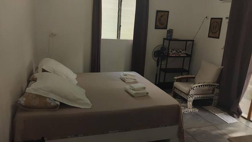 Gîte pour 2 personnes, avec terrasse ainsi que jardin et vue dans Fare - 2