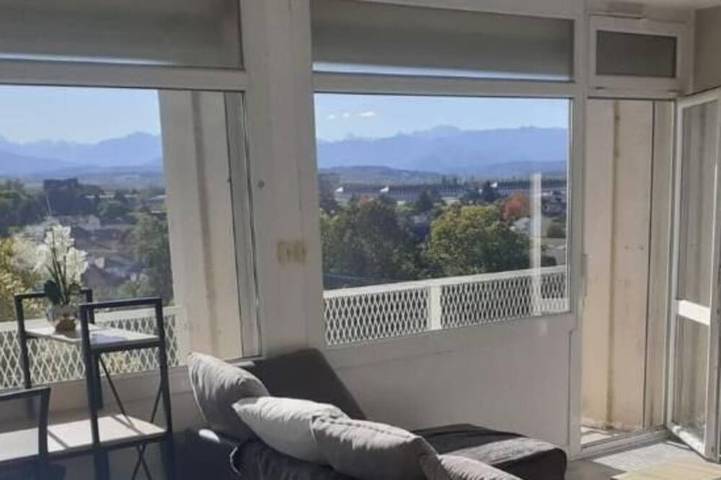 Ganze Wohnung, ♥ Cap Sud 54m2 ☀vue ☀ - Hypercentre-Wifi in Tarbes, Hautes-Pyrénées
