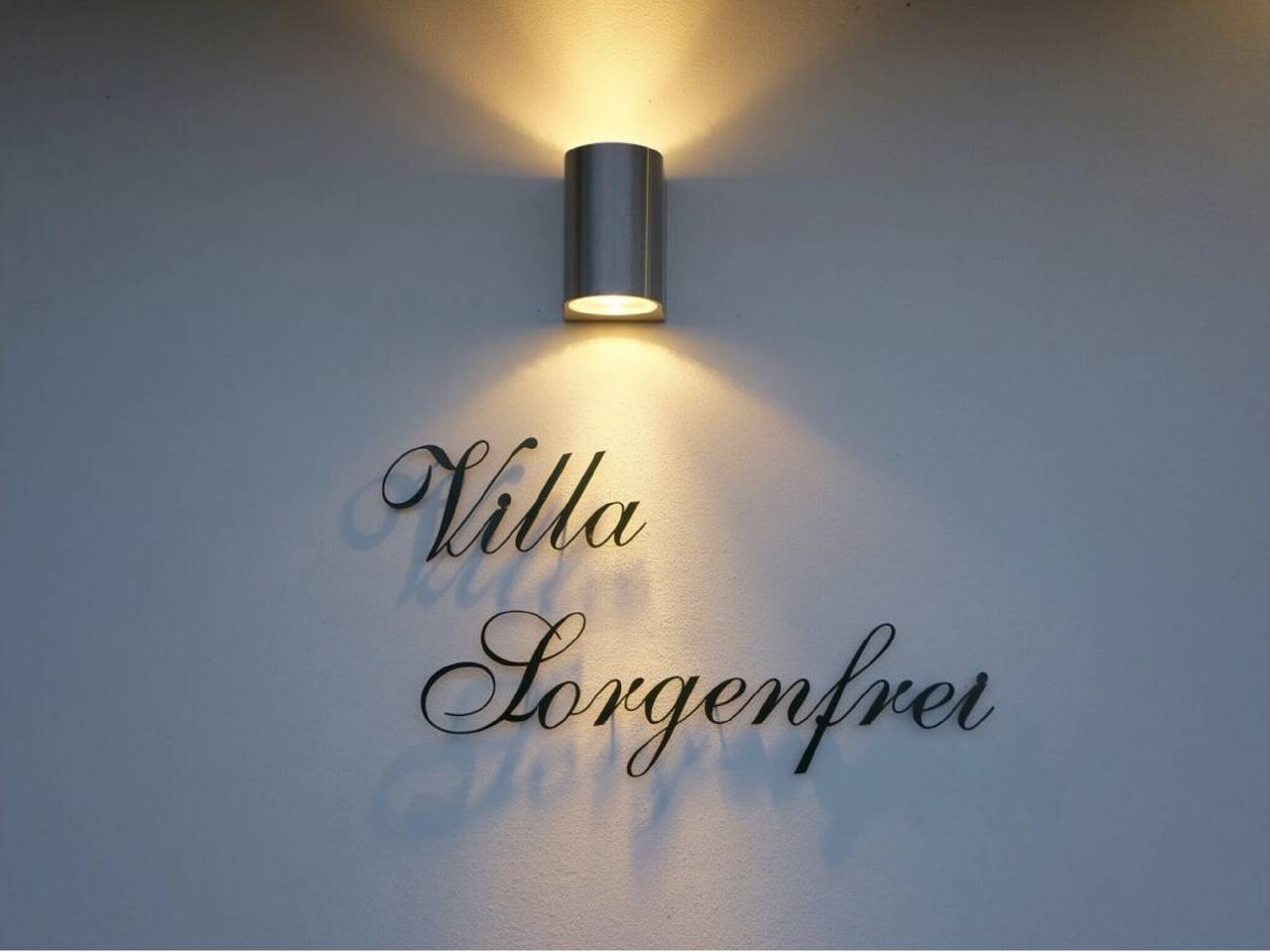 Holiday Home 'Villa Sorgenfrei' with Lake View, Private Terrace and Wi-Fi in Zinnowitz, Usedomer Norden