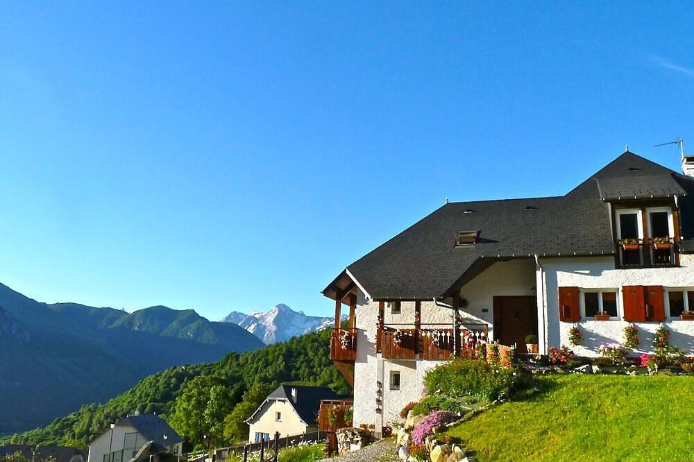 Appartement entier, Appartement indépendant dans maison d'architecte, vue panoramique sur montagnes in Bilhères, Béarn