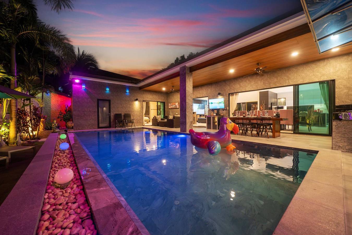 Noi's Villa - tropical oasis with pool and maid in Kamala