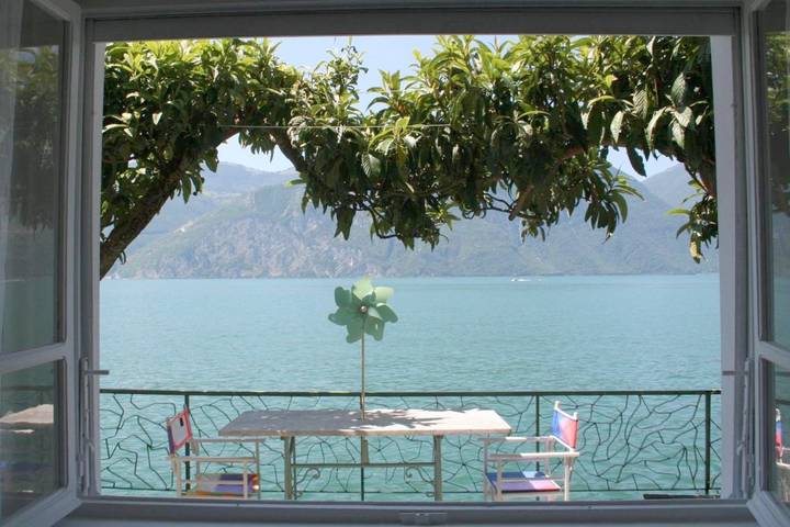 Casa vacanza per 2 persone, con giardino e vista lago nonché panorama in Lombardia
