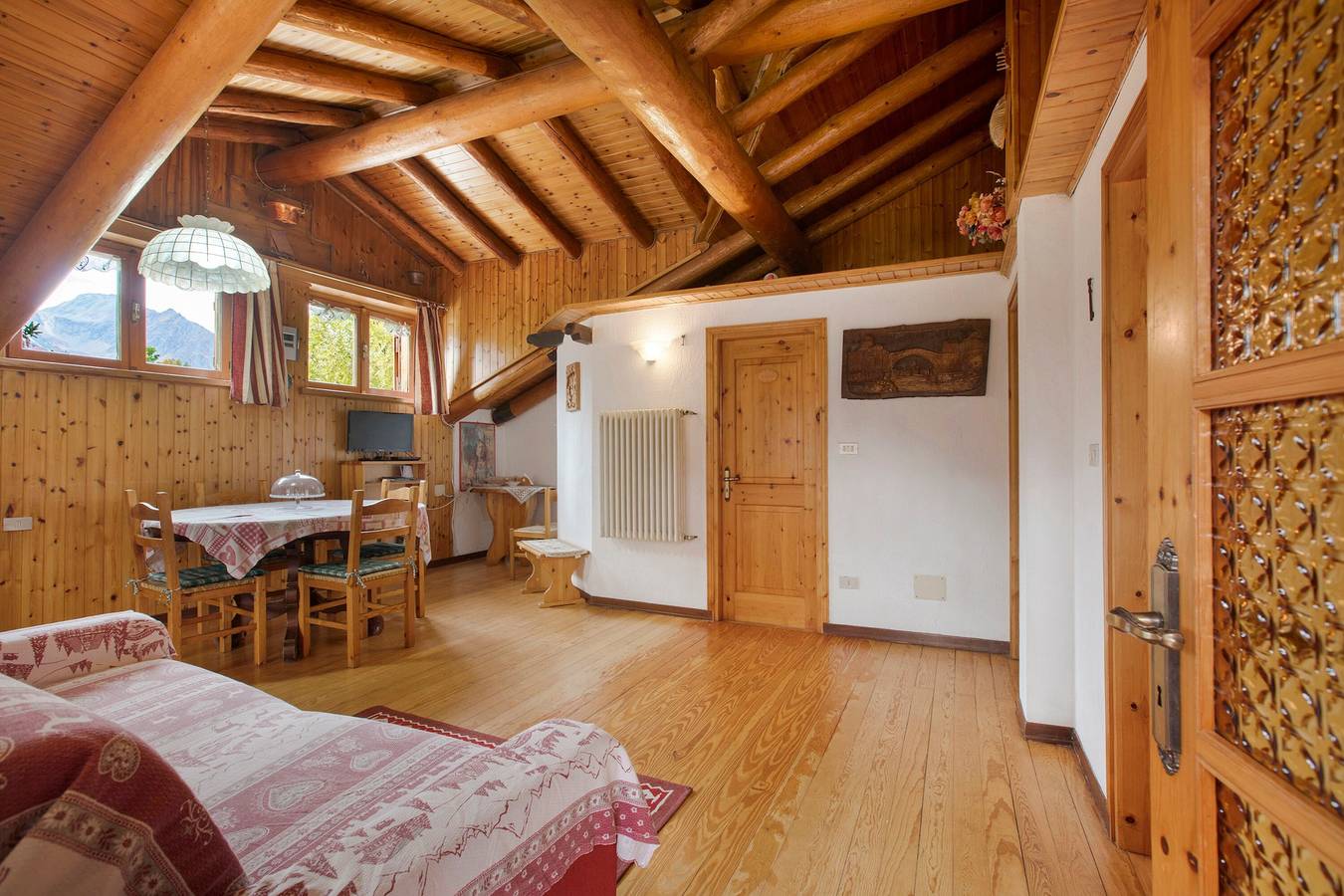 Appartamento intero, Appartamento 'Piccolo Paradiso' con vista sulle montagne, giardino privato e Wi-Fi in Gimillan, Cogne
