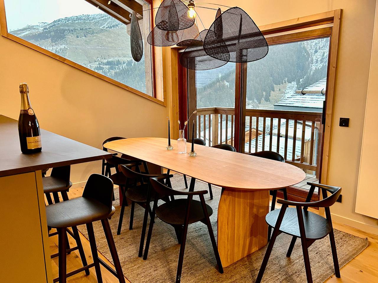 Entire apartment, Luxurious Apartment with Balcony, Near Slopes, Concierge Service, Family-Friendly in Méribel-Mottaret, Les Allues