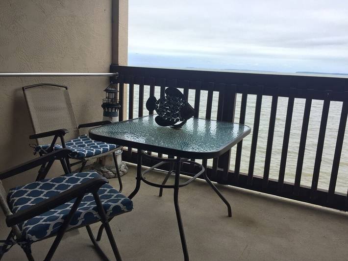 Vacation rental for 4 people, with hot tub and balcony as well as pool in Port Clinton