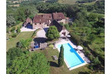 Gîte pour 10 personnes, avec jardin et piscine à Curemonte