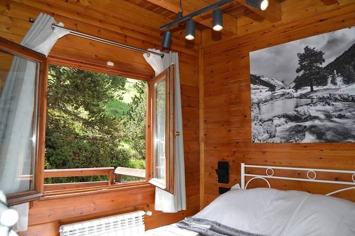 Entire apartment, Refurbished Cabin by Ski Resort & Free Parking in Soldeu, Andorra