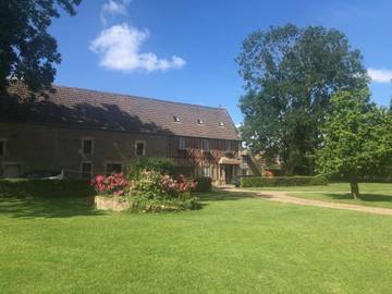 Gîte pour 8 personnes, avec vue et jardin à Troarn