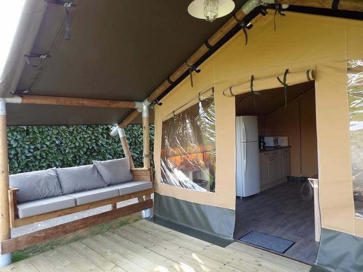 Camping pour 4 personnes, avec jardin ainsi que terrasse et piscine dans la Sarthe - 2