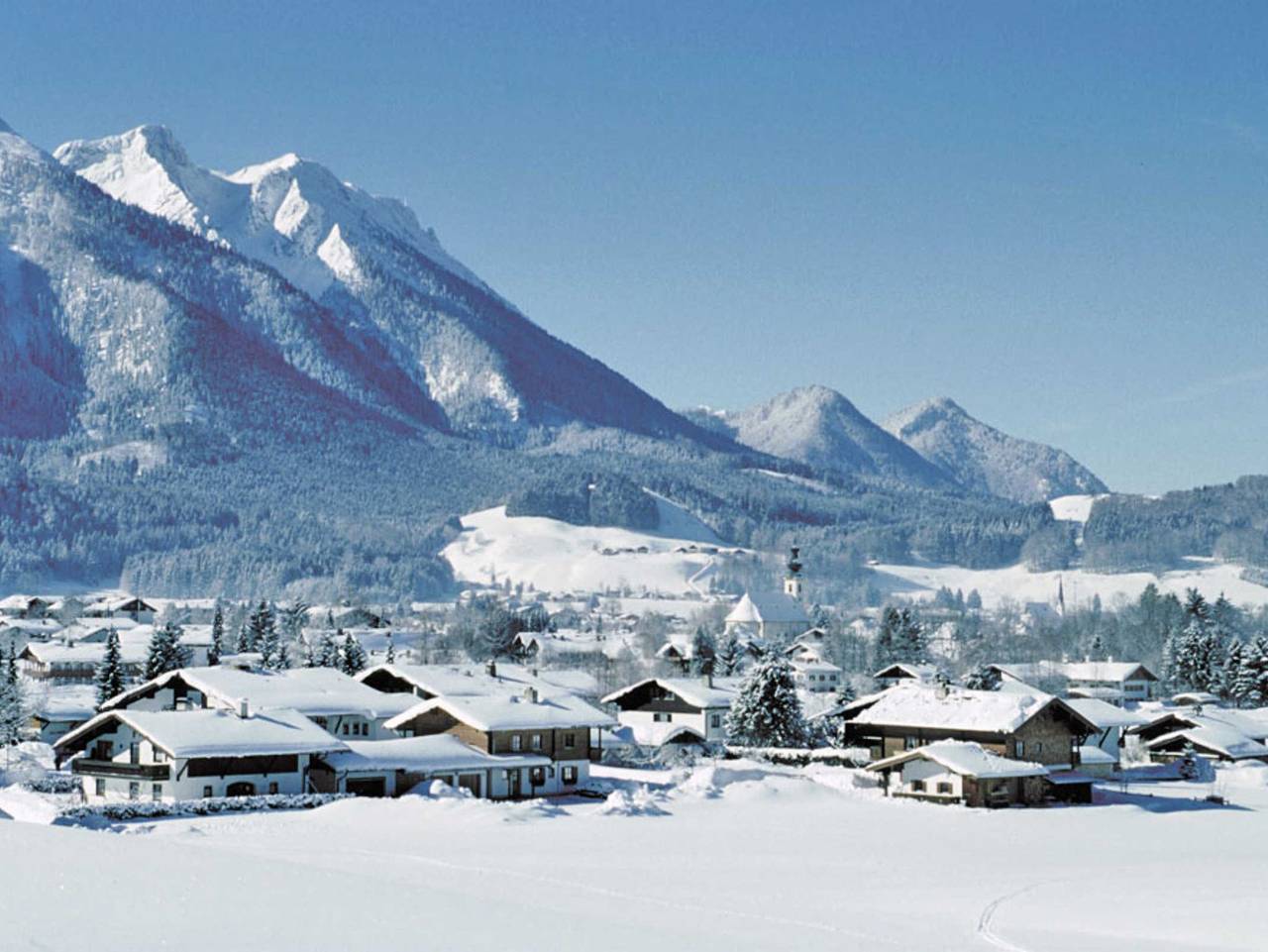 Ganze Ferienwohnung, Deb 031 Ferienwohnungen mit Bergblick in Inzell - Ferienwohnung Falkenstein mit Bergblick und Terrasse in Inzell, Bayerische Alpen
