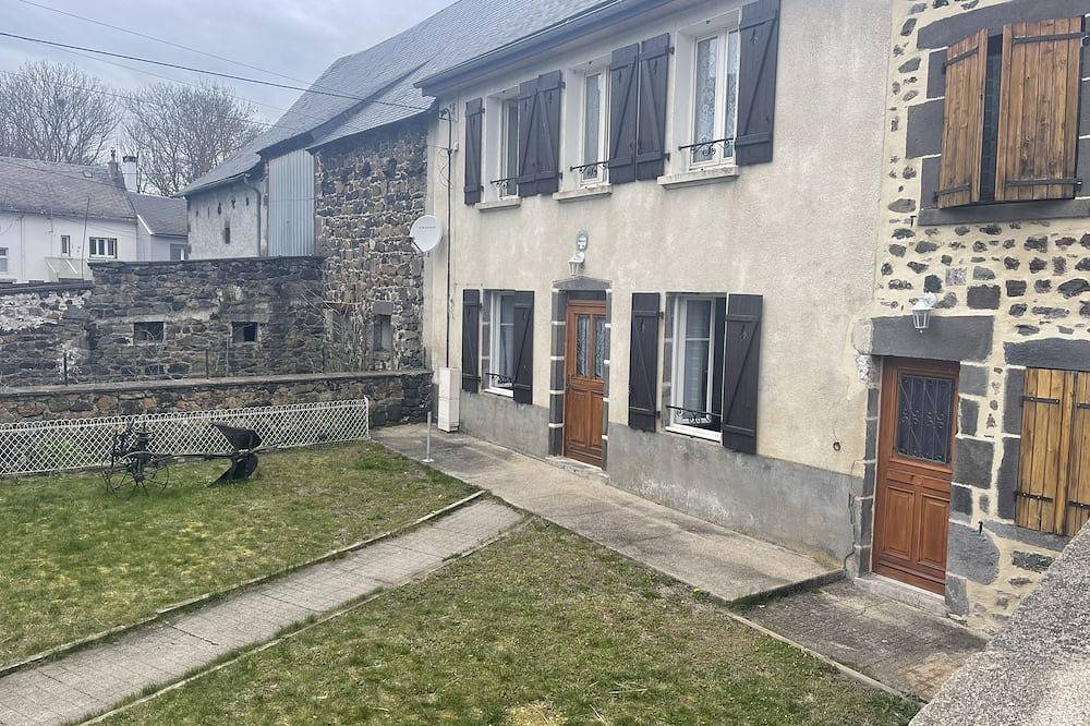 Ganze Wohnung, Logis Des Lacs in Aurières, Regionaler Naturpark Volcans d'Auvergne